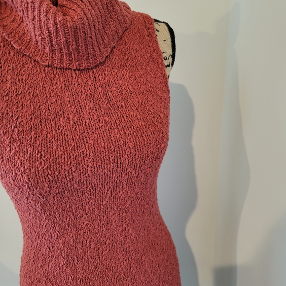 Guess Sleeveless Turtleneck knit Sweater - Picture 14 of 16